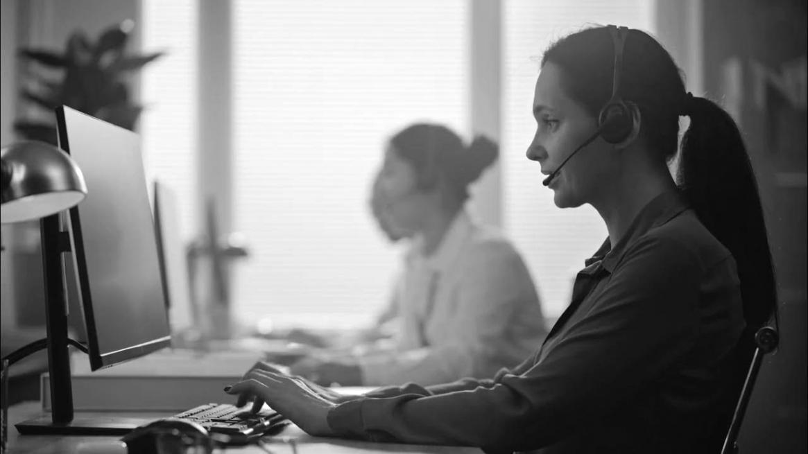 Sesión de análisis financiero con datos de mercado en tiempo real